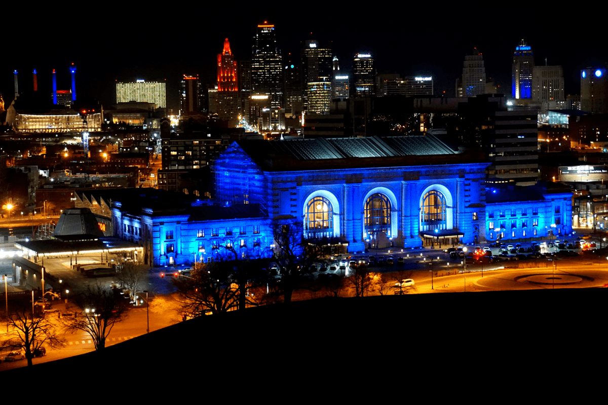 Union Station and the Kansas City skyline at night