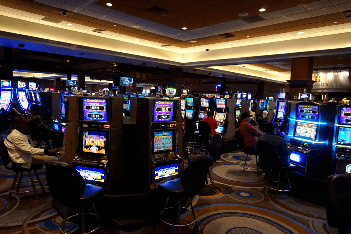 one of the Vicksburg casinos, Lady Luck Casino has over 600 machines!