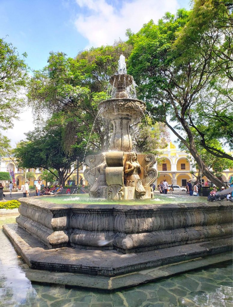 Main fountain in Parque Central