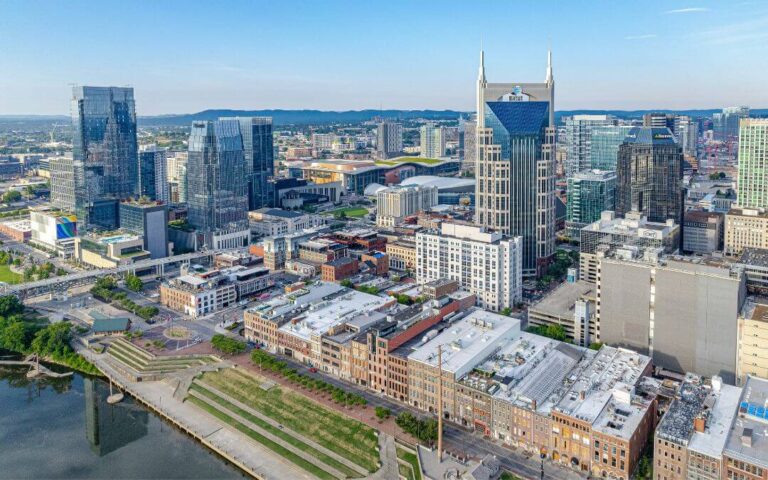 A Perfect Day in Nashville: Music, Murals, and Easy Group Travel